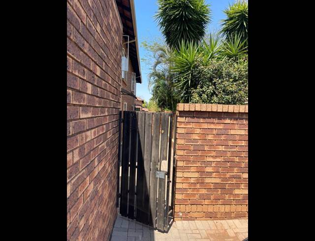 4 BEDROOM TOWNHOUSE FOR SALE IN MONTANA